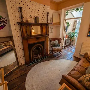 Glenroy Arts Gallery Meets Living Space Cardiff